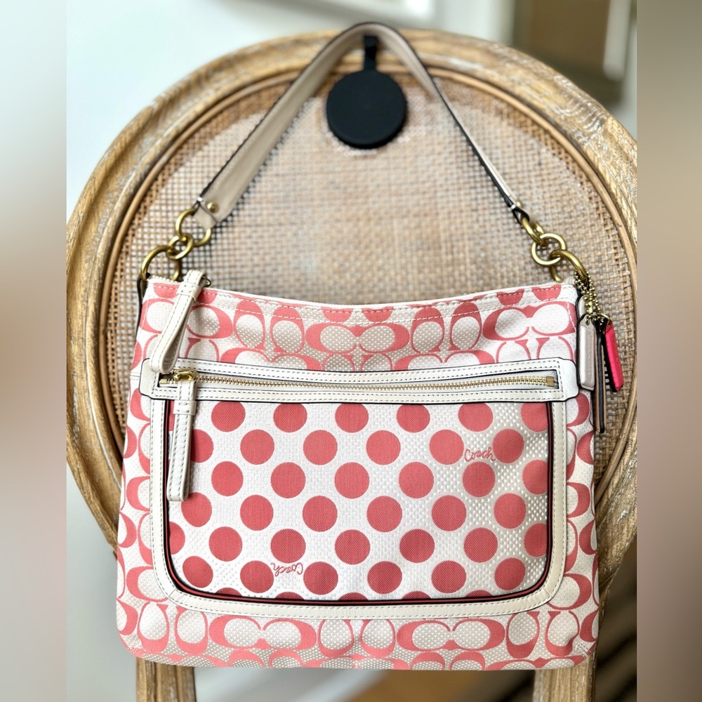 NWOT Coach Poppy Signature C Dot Hippie Shoulder Bag • Peach/Coral & Cream